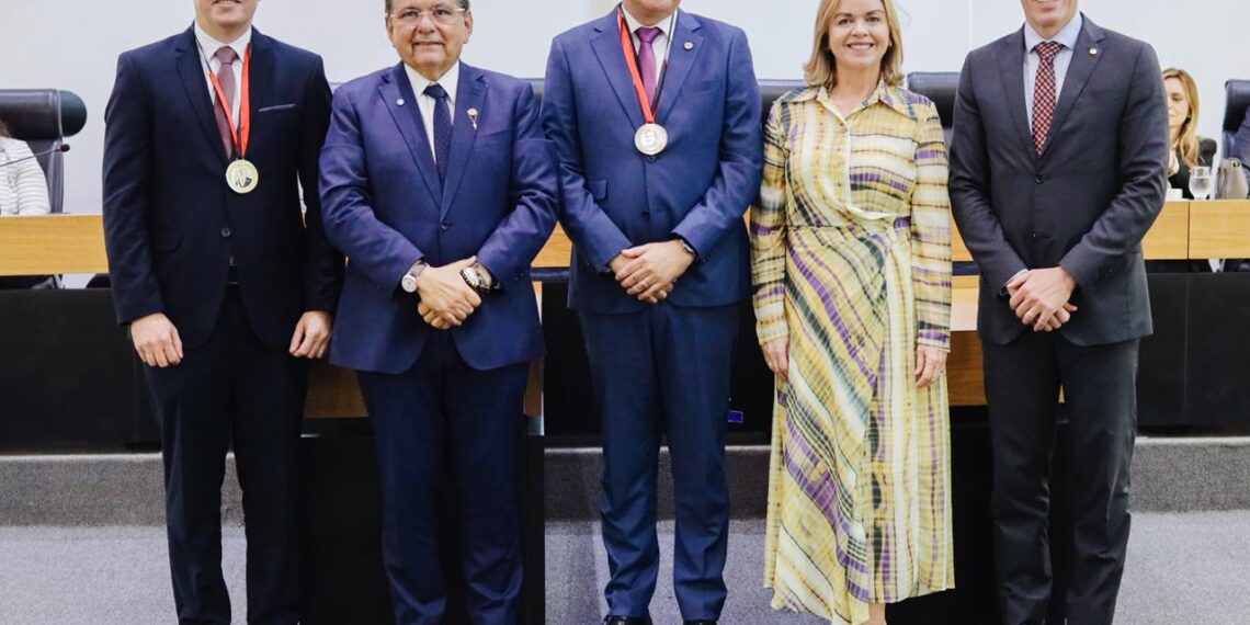 ALPB homenageia contador Alexandre Aureliano e a Conplan