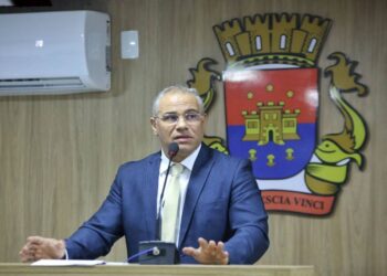 Cabedelo: prefeito exonera mãe de Vitor Hugo e marido de sogra de Edvaldo Neto