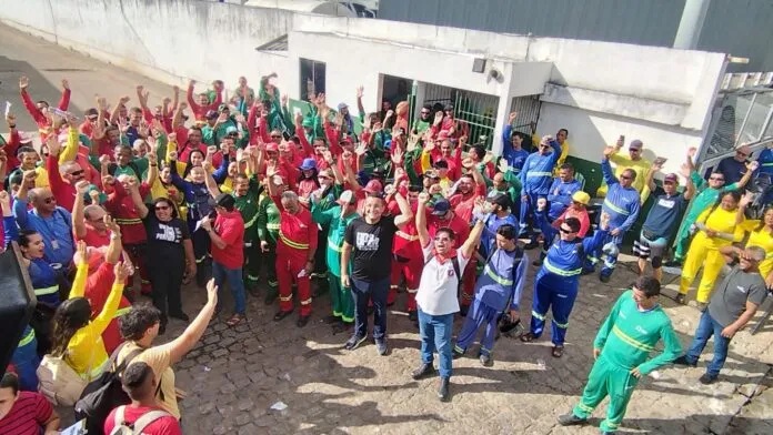 Trabalhadores da limpeza urbana de João Pessoa suspendem greve após acordo com empresas