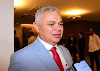 ESCÂNDALO EM ALHANDRA: Rombo milionário, calote em professores e farra com dinheiro público arrastam Prefeito Marcelo Rodrigues para as páginas policiais