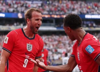 Inglaterra vence Panamá em jogo com recorde de Kane e avança como líder