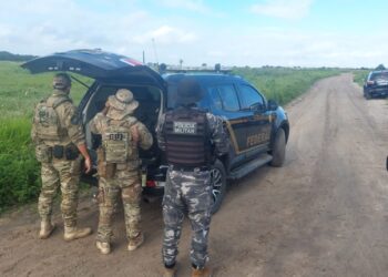 PF cumpre reintegração de posse em área invadida do Aeroporto Castro Pinto
