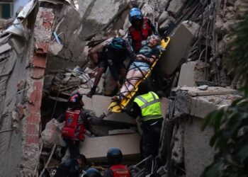 Terremoto de magnitude 7,5 atinge Venezuela e derruba prédios em Caracas