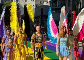 Parada do Orgulho LGBT+ leva cores e vibração à Avenida Paulista