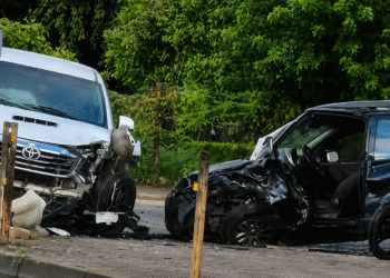 Duas mulheres e uma criança ficam feridas em acidente entre dois carros, em JP