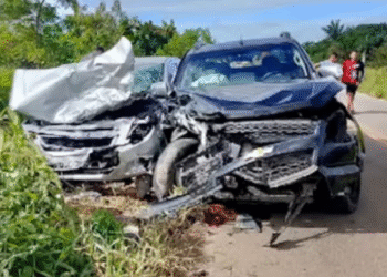 Idosa morre após colisão frontal entre carro e caminhonete na PB-025, em Lucena