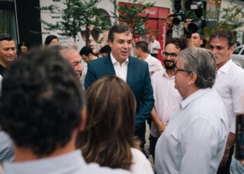 Nome de Carlos Frederico ganha força para suplência de João Azevêdo no Senado