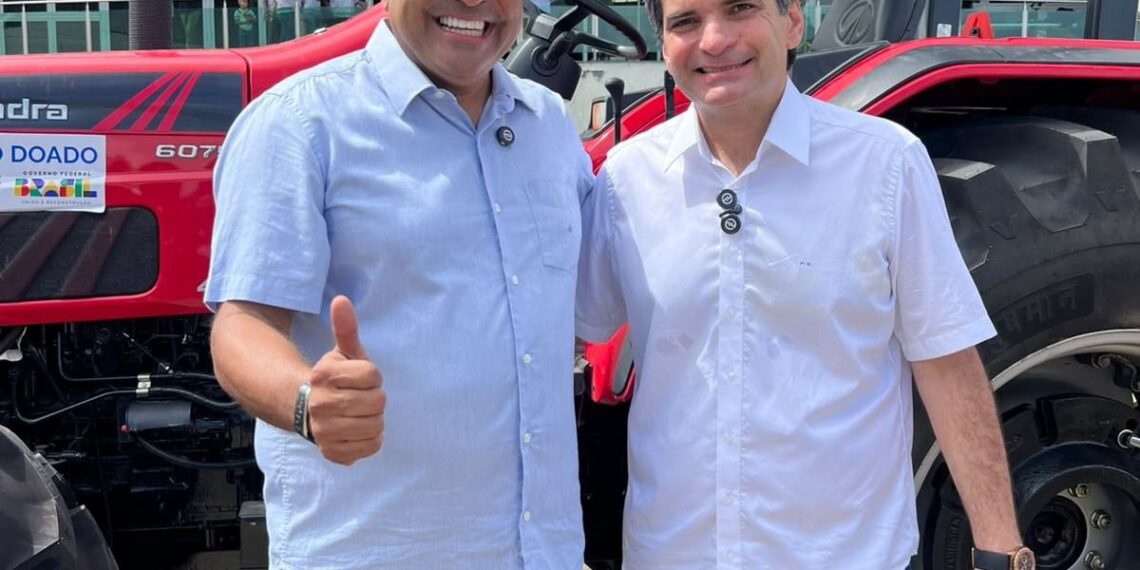 Cicinho Lima destina tratores para Santa Teresinha e Tavares e fortalece agricultura do Sertão em parceria com Murilo Galdino