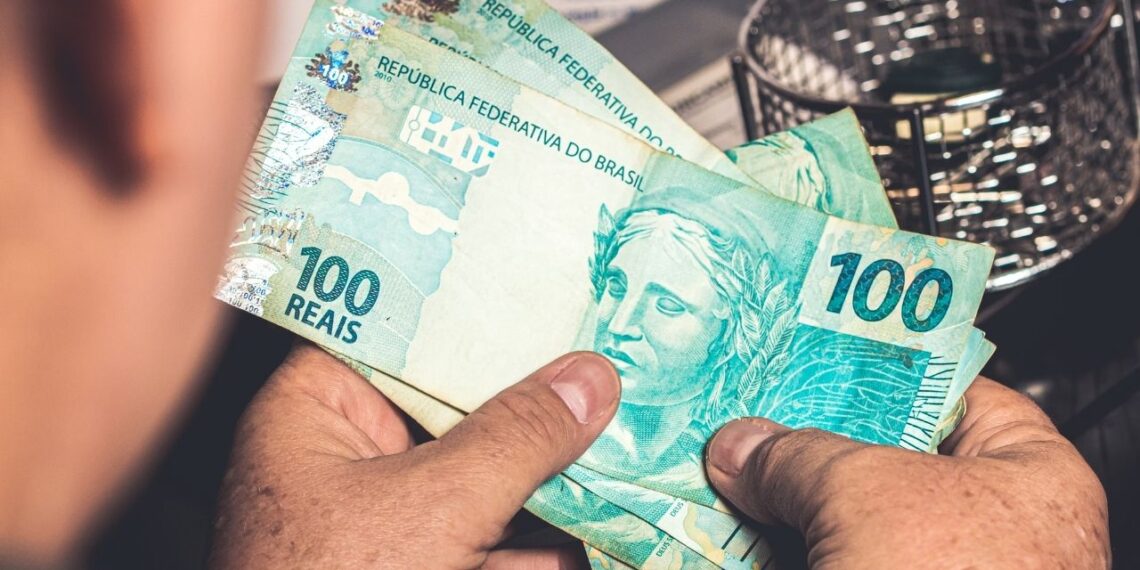 PANCADA: Alta da inflação faz R$ 100 valerem apenas R$ 12,71 em poder de compra; entenda