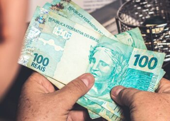 PANCADA: Alta da inflação faz R$ 100 valerem apenas R$ 12,71 em poder de compra; entenda