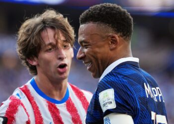 Mbappé faz de pênalti, França fura ferrolho do Paraguai e vai às quartas da Copa do Mundo