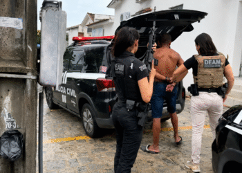 Homem é preso em João Pessoa por ameaçar ex-namorada e jogar gasolina na porta da casa da vítima