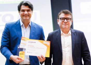 Leo Bezerra recebe prêmio ‘Prefeito Inovador 2026’ e apresenta experiências de João Pessoa para modernizar o serviço público
