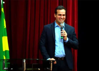 Lucas copia Bolsonaro e Collor na estratégia de fugir de debates e sabatinas