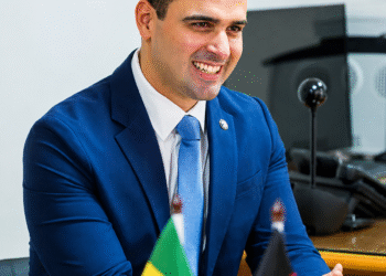 TRE condena Lucas Ribeiro por uso de gabinete oficial para reunião política