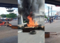 Comerciantes interditam rua em protesto no Mercado Central