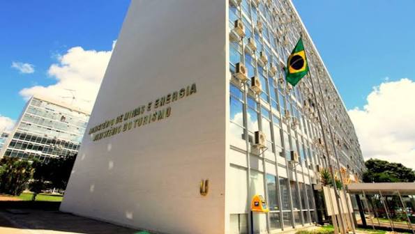 Ministério do Turismo suspende repasses federais durante período eleitoral