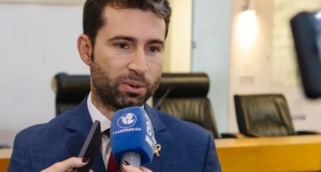 Caso de criança autista retirada de carro por aplicativo reforça projeto de Michel Henrique contra discriminação