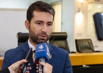 Caso de criança autista retirada de carro por aplicativo reforça projeto de Michel Henrique contra discriminação