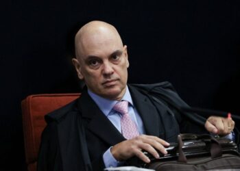 Moraes decide manter Bolsonaro em prisão domiciliar temporária
