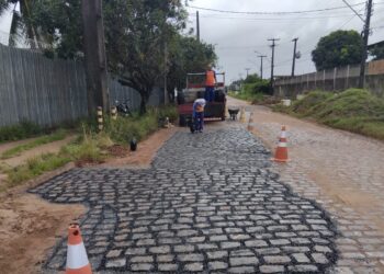 Seinfra inicia semana com serviços da Operação Tapa-Buraco em 48 bairros