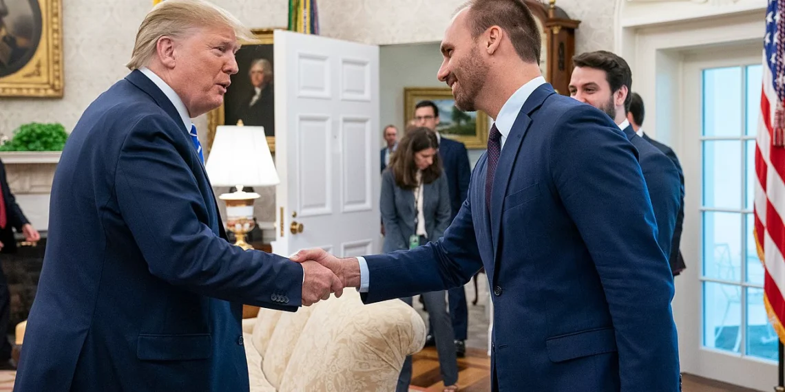 Governo Trump concede green card a Eduardo Bolsonaro
