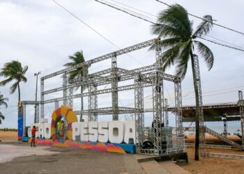 Prefeitura monta estrutura para transmissão do jogo do Brasil contra a Noruega neste domingo