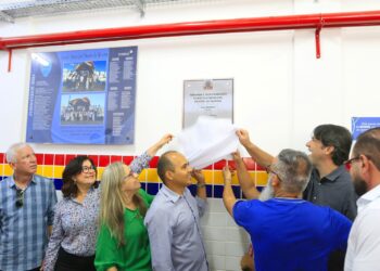 Leo Bezerra entrega 65ª escola reconstruída pela gestão desde 2021 e destaca padrão de ensino inovador