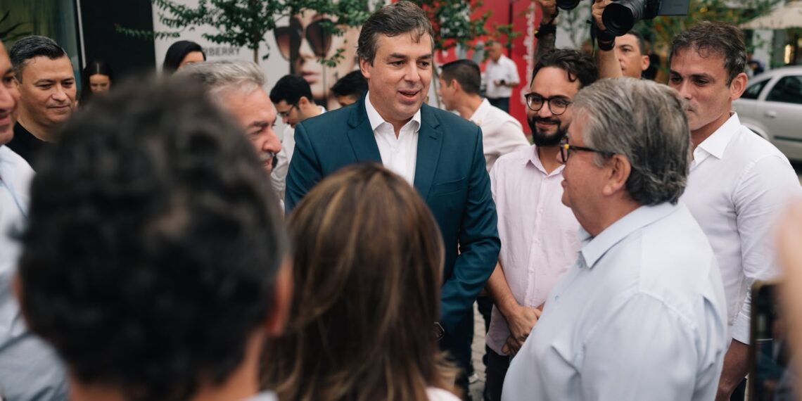 Nome de Carlos Frederico ganha força para suplência de João Azevêdo no Senado