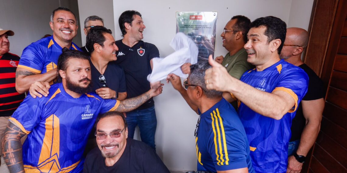 Leo Bezerra entrega novo campo O Wilsão para fortalecer o futebol amador e escolinhas de base, em Mangabeira