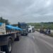 Colisão entre duas carretas interdita BR-101 em Caaporã e causa congestionamento de 3 km
