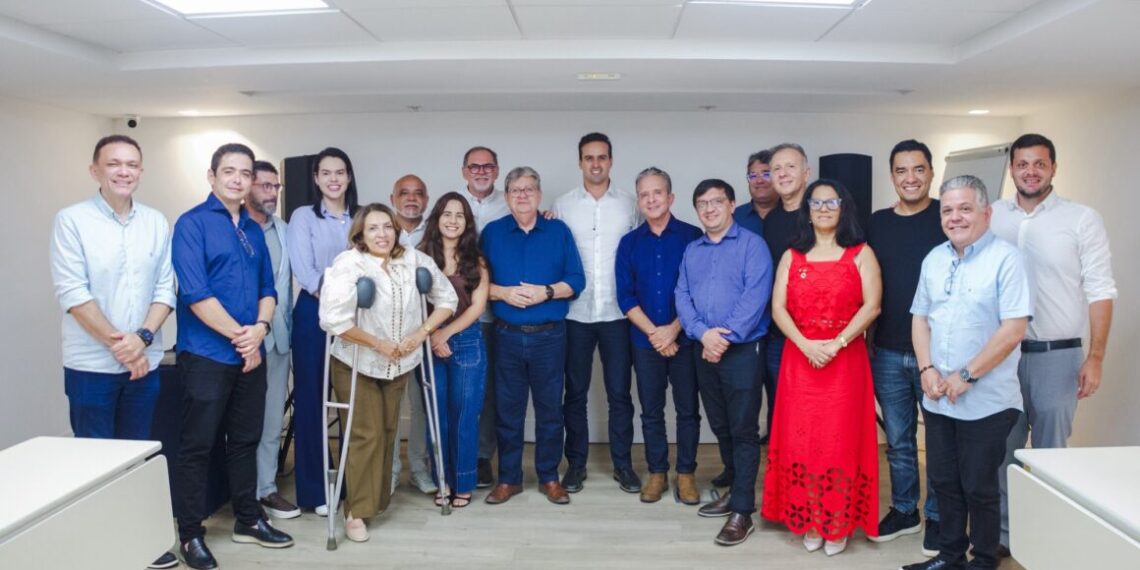 Lucas Ribeiro reúne 14 partidos da base e cria conselho político para as eleições