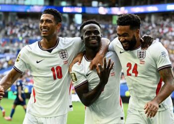Em jogo alucinante de 10 gols, Inglaterra vence a França e fica em terceiro na Copa do Mundo