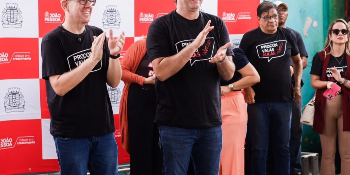 Incentivo a aprendizagem Leo Bezerra anuncia reforma da Escola Municipal Presidente João Pessoa durante aula inaugural do Procon Vai às Aulas 2026