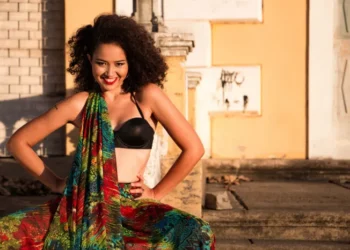 Polyana Resende leva a magia do samba para o Sabadinho Bom