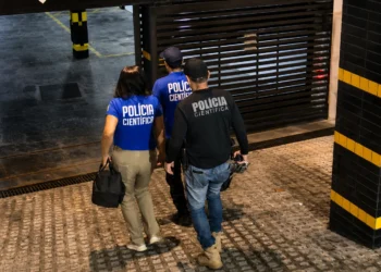 Menor suspeito de matar homem em hotel se apresenta e alega extorsão