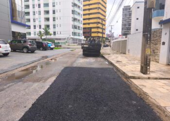 Secretaria de Infraestrutura realiza operação tapa-buraco em 50 bairros nesta quarta-feira