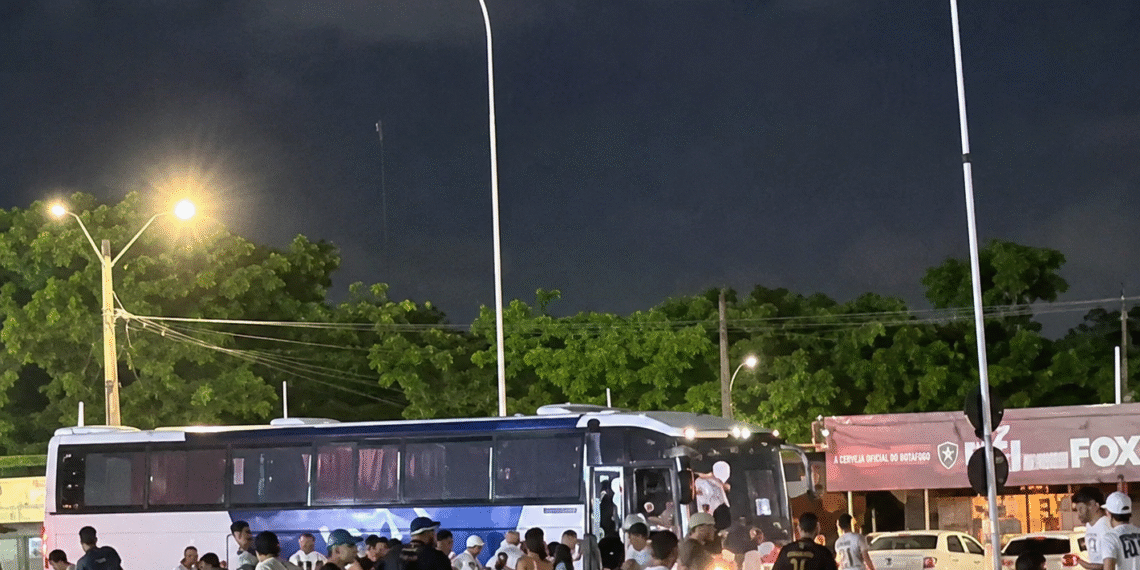 Violência volta a marcar jogo do Botafogo-PB no Almeidão com confronto entre organizadas e ação da PM