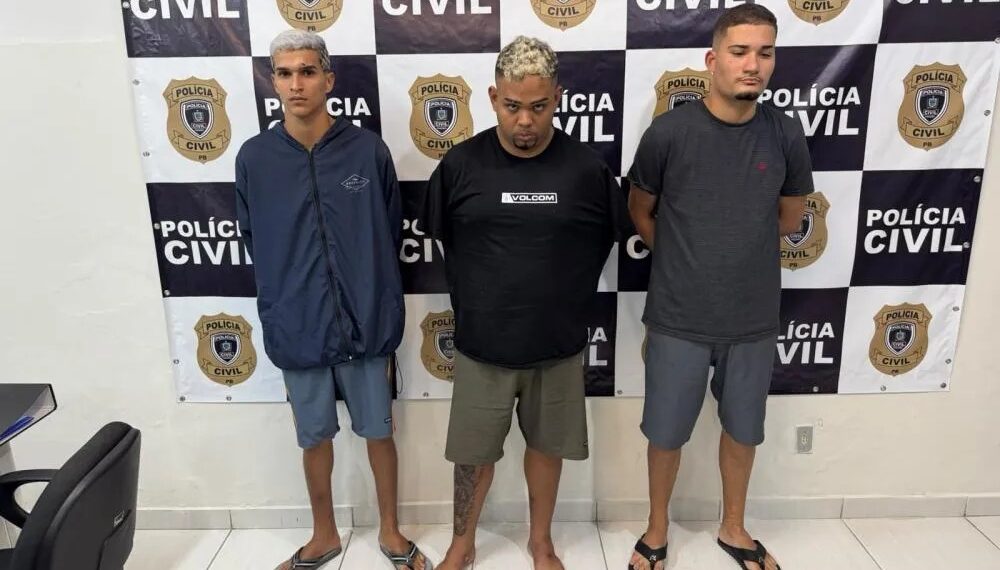 Trio suspeito de sequestrar casal de idosos é preso em hotel de luxo na orla enquanto comemorava assalto em João Pessoa