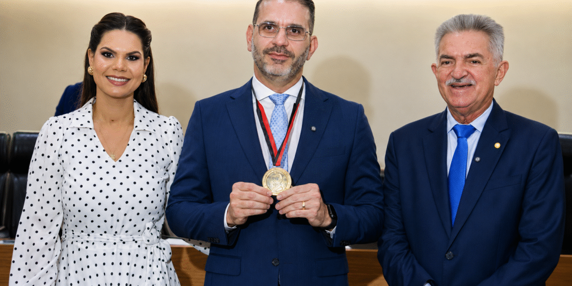 Assembleia concede medalha Epitácio Pessoa ao engenheiro Rômulo Soares Polari Filho