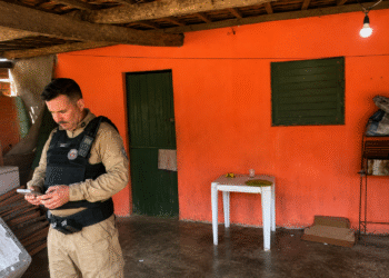 Homem de 54 anos é encontrado morto em casa e companheira é apontada como suspeita, em Cupissura