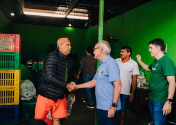 Cícero visita Ceasa de Campina, ouve relatos de abandono pelo Governo e se compromete com reestruturação