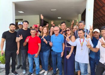 Em Bananeiras, Cícero recebe adesão de grupo de oposição e se compromete com esgotamento sanitário