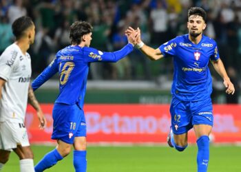 Com dois de Flaco, Palmeiras vence Santos por 3 x 0 pela Copa do Brasil