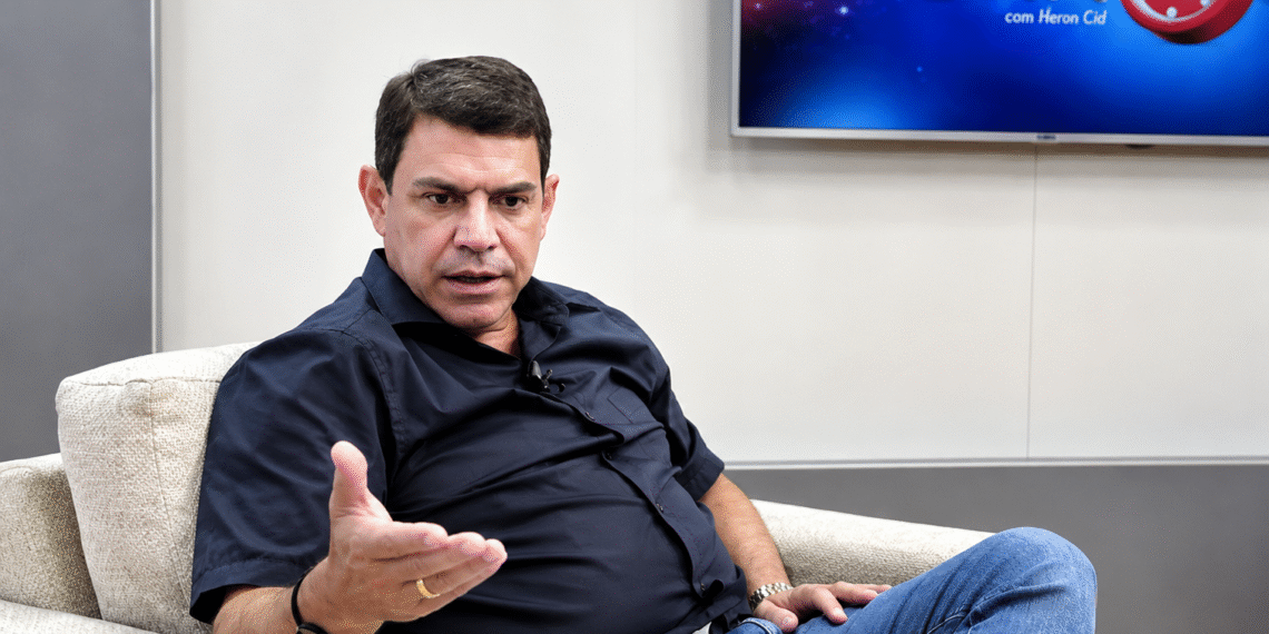 Dinho diz que antecipar eleição da Câmara é “faca nas costas” de Cícero e Leo