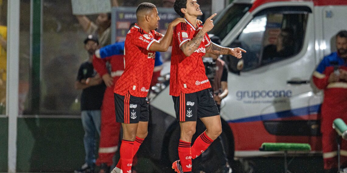 Flamengo goleia o Mirassol fora de casa e diminui vantagem para o Palmeiras