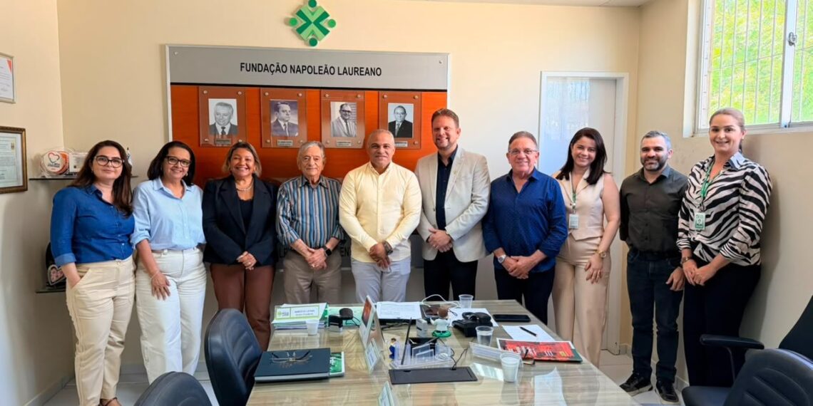 Prefeito de Cabedelo firma convênio com Hospital Napoleão Laureano para ampliar atendimento oncológicos