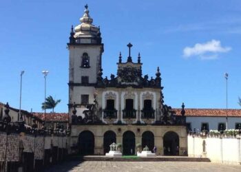 Patrimônio histórico de João Pessoa enfrenta deterioração e risco de desabamento