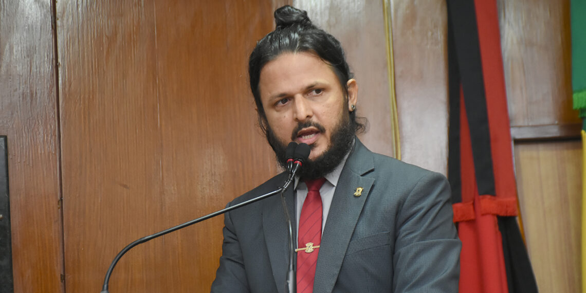 Pressão no PDT: candidato a deputado estadual ameaça renunciar se nominata completa não apoiar Cícero
