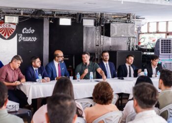 Cícero recebe representantes da comissão de aprovados no concurso da educação no Estado e se compromete com nomeação